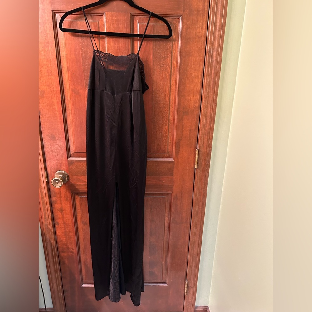 QUEENS WAY TO FASHION VTG Black nylon nightgown. No size tag.